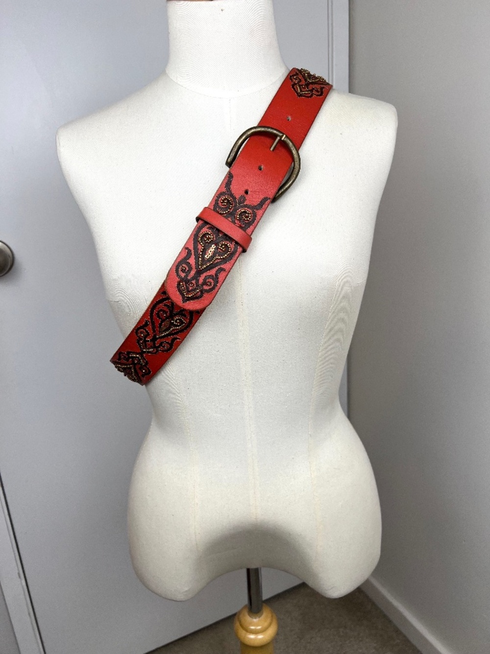 Lucky Brand Leather Embroidered Beaded Western Belt size XL Red Brown Cowgirl